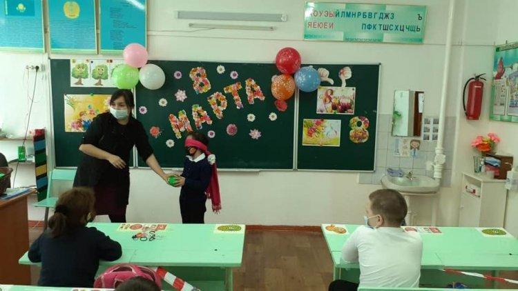«Ана деп көркем жыр төккен, армысың ару,нұр-көктем” тәрбие сағаттары.