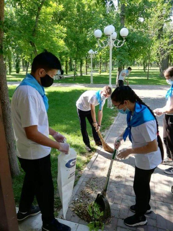 Саябақта сенбілік өткізді.